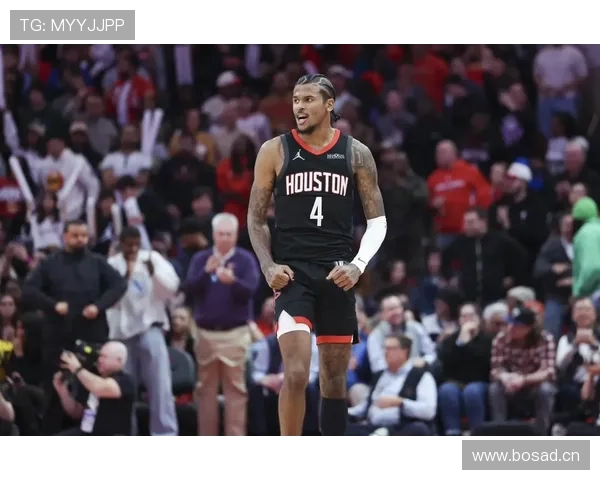 杰伦·格林单打制造空位，效率领先申京挡拆